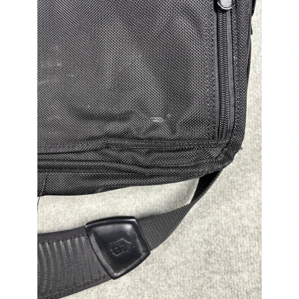Victorinox Laptop Briefcase Messenger Bag Padded Strap Large Black